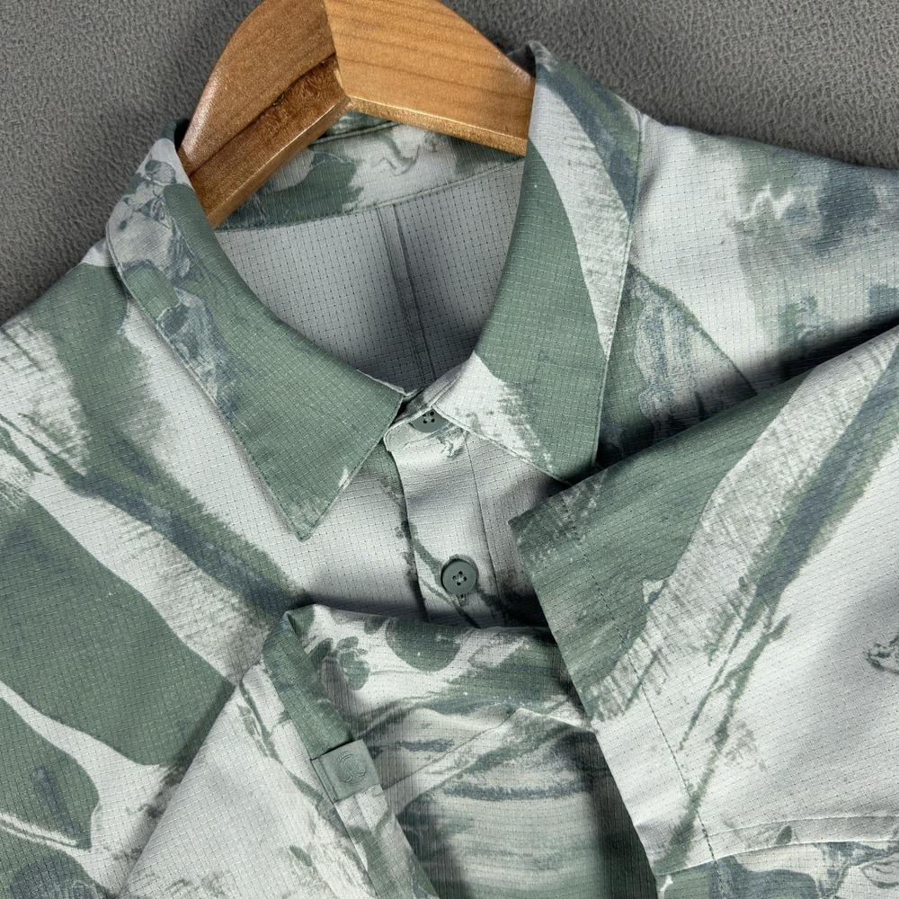 Lululemon Shirt Medium Green Abstract Airing Easy Ventlight Performance Lounge